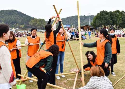 促進(jìn)團(tuán)隊(duì)之間配合的戶外團(tuán)建活動：木人梯