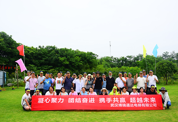 40人-博瑞通達(dá)電梯-山野營(yíng)地-山地越野車
