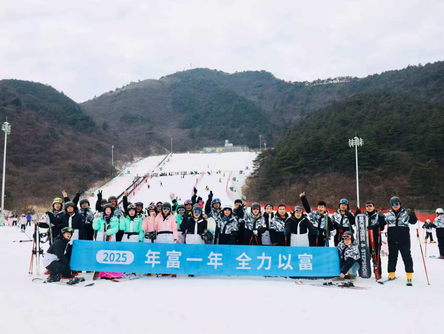 35人-融商集團（嘉魚山湖溫泉+九宮山滑雪）